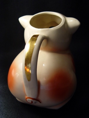 pig-back.jpg - Shawnee pig pitcher I sold on eBay