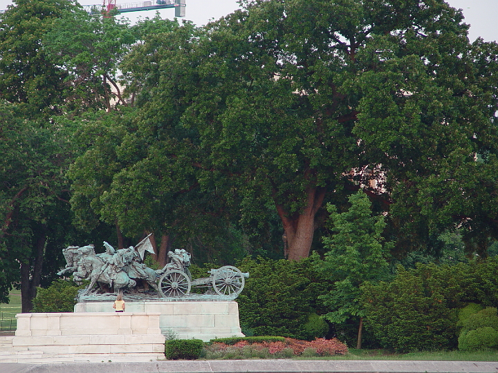 DSC01922.jpg - statue in front of the Capitol