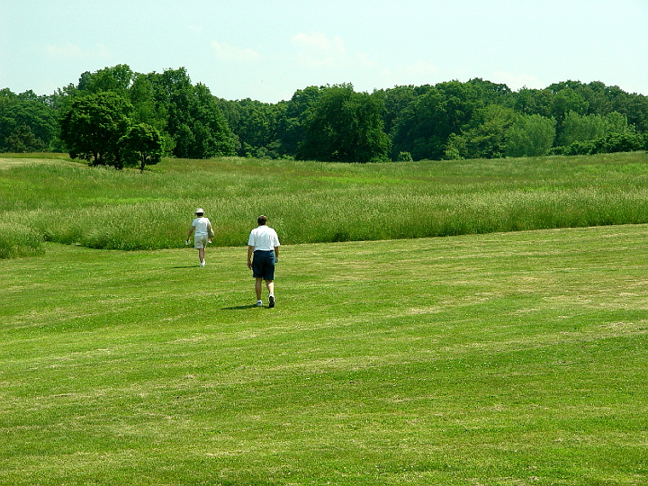 DSC01944.jpg - My parents walking at the National Arboretum